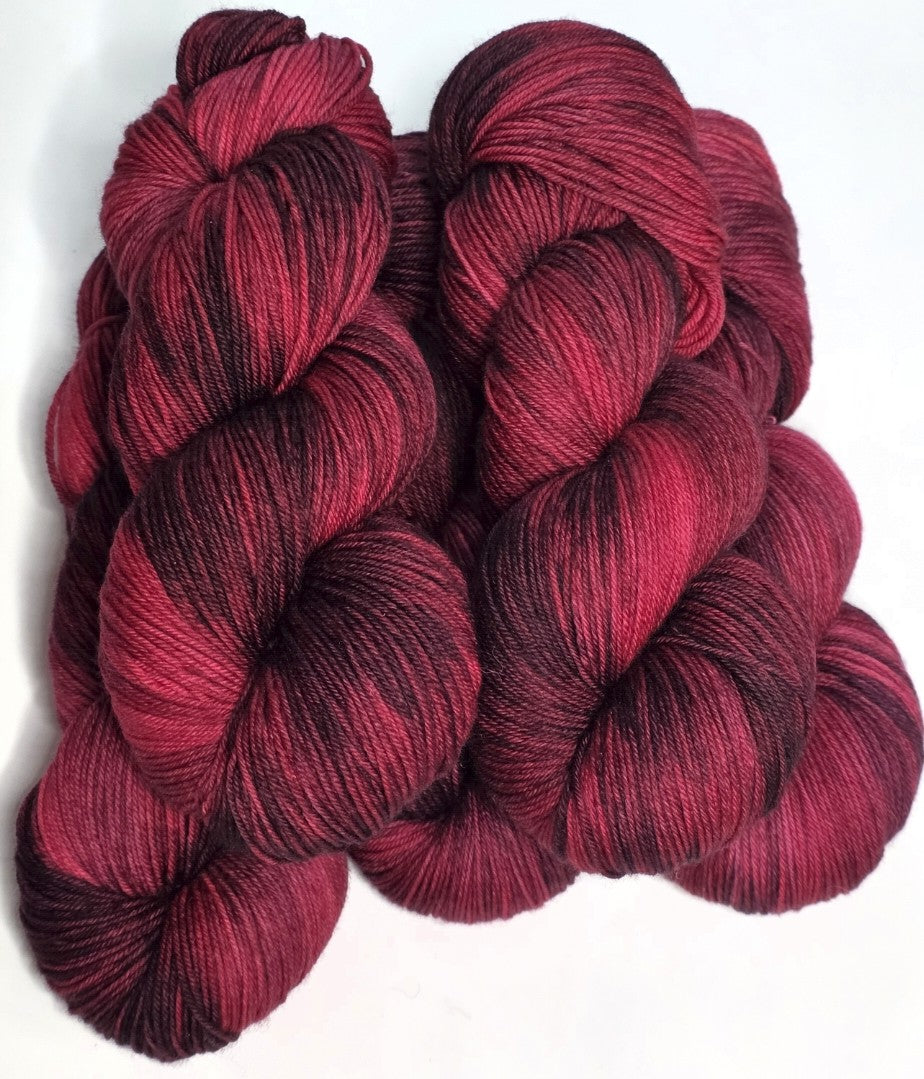 écheveaux de laine fingering mérinos nylon teinte à la main izanlaine