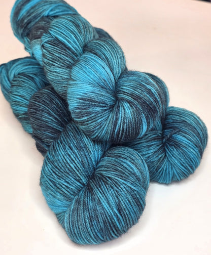 écheveaux de laine fingering mérinos nylon teinte à la main izanlaine
