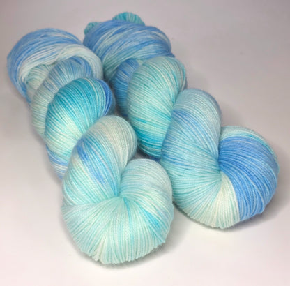 écheveaux de laine fingering mérinos nylon teinte à la main izanlaine