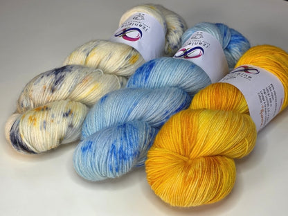écheveaux de laine fingering mérinos nylon teinte à la main izanlaine